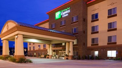 Holiday Inn Express Hotel & Suites