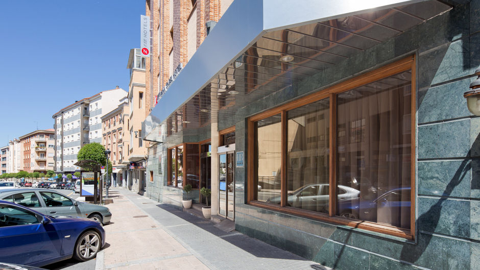 Exe Reina Isabel Exterior