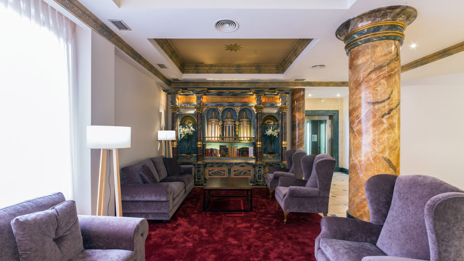 Exe Reina Isabel Lobby