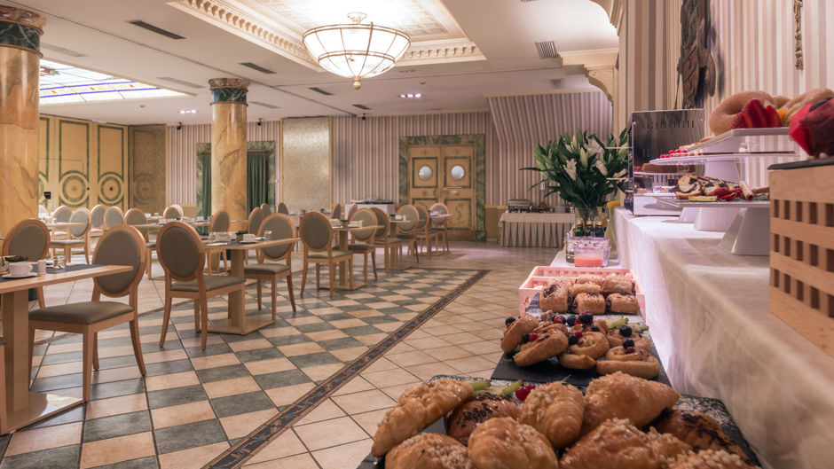 Exe Reina Isabel Restaurant