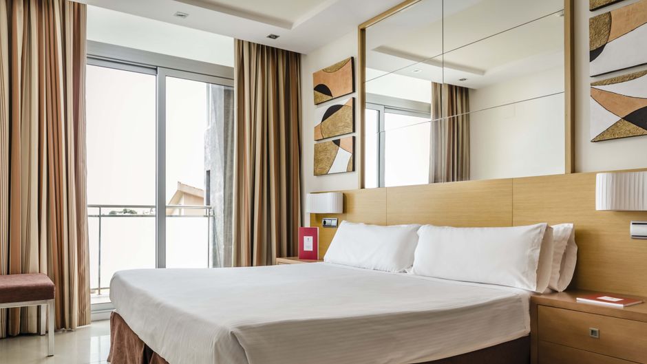 Exe Cunit Suites & Spa Room