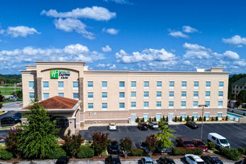 Holiday Inn Express Hotel & Suites