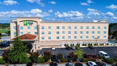 Holiday Inn Express Hotel & Suites