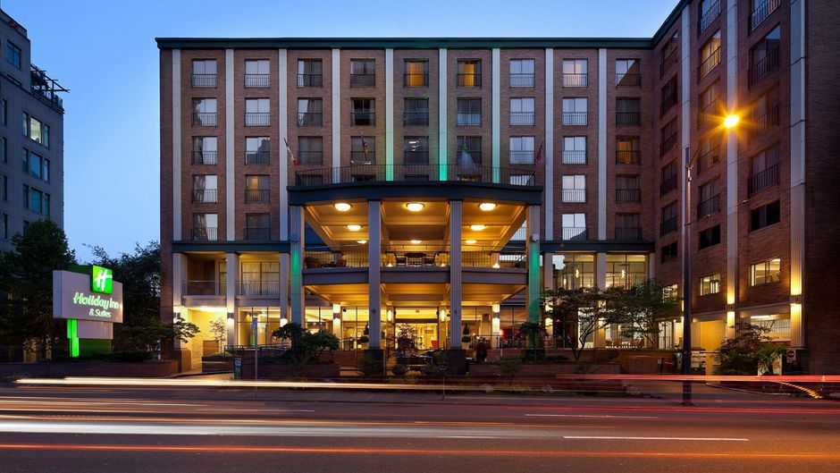 Holiday Inn & Suites Vancouver Downtown Exterior