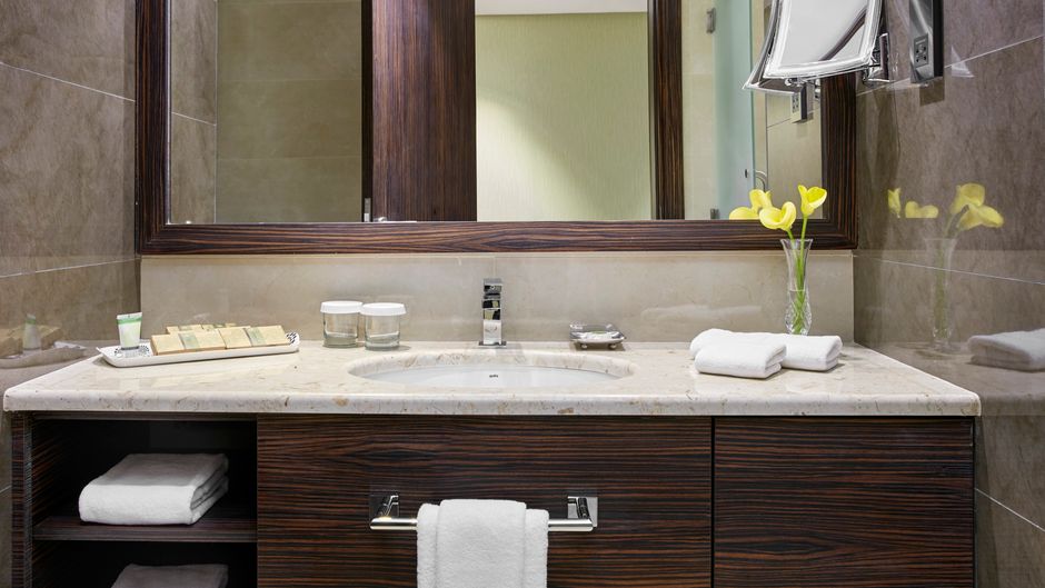 Crowne Plaza Kuwait Al Thuraya City Room