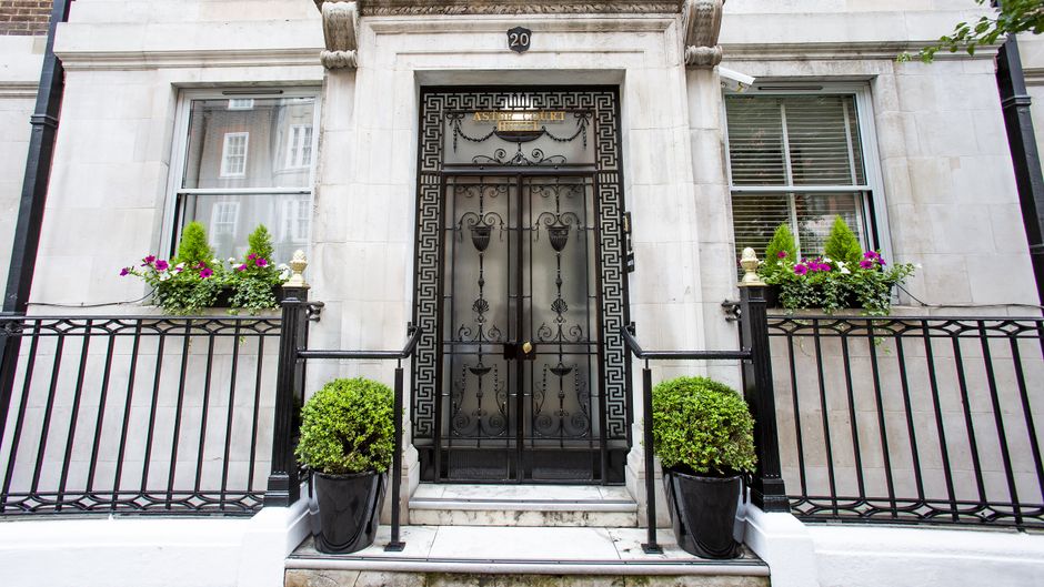 Astor Court Hotel Exterior