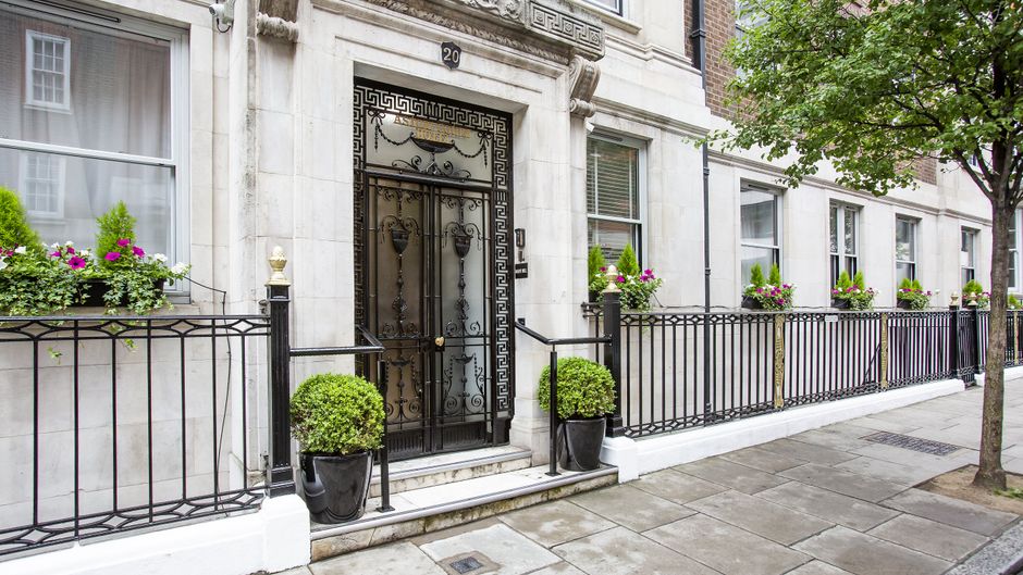 Astor Court Hotel Exterior