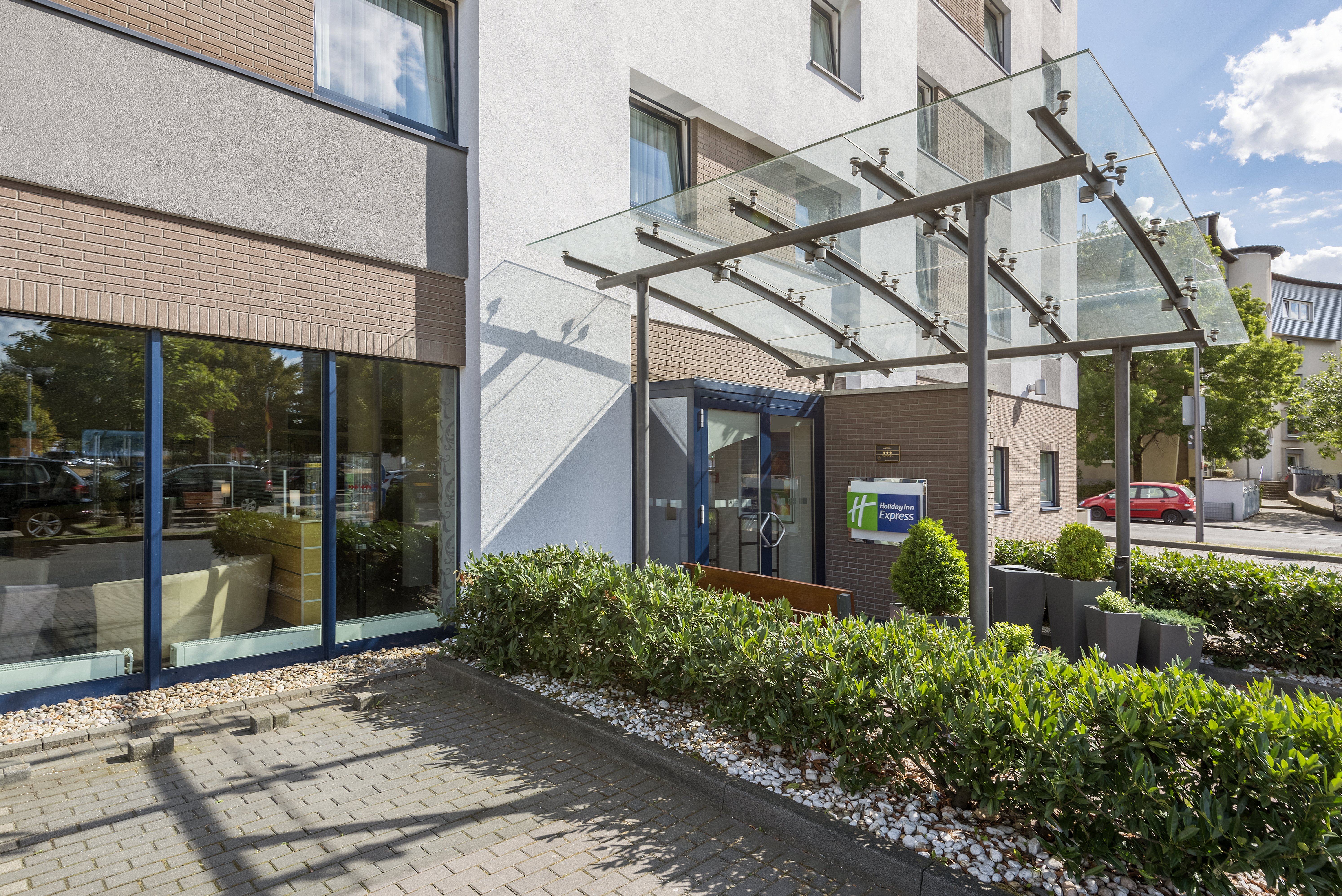 Holiday Inn Express Cologne Muelheim Exterior