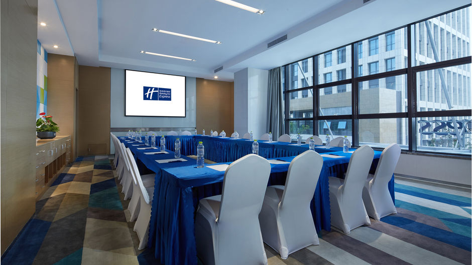 Holiday Inn Express Qingdao West Coast Meeting