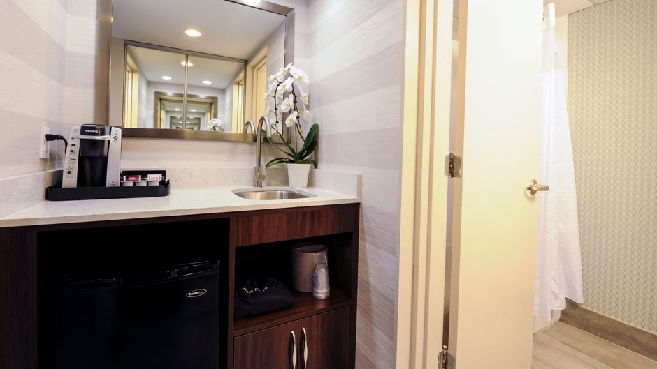 Holiday Inn by The Falls Room