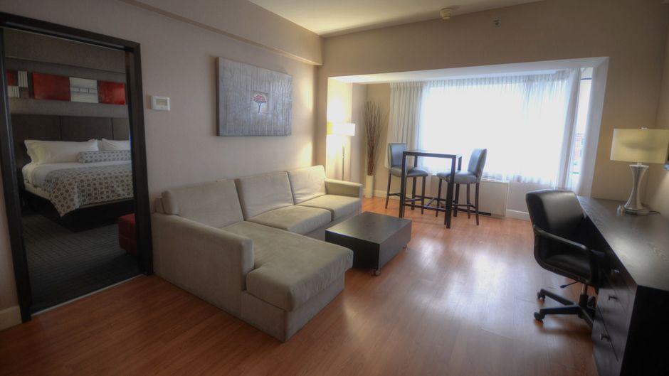 Armon Plaza Montreal Airport Suite