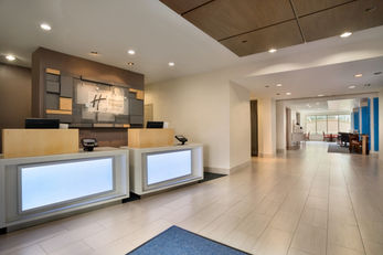 Holiday Inn Express Hotel & Suites