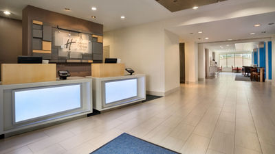 Holiday Inn Express Hotel & Suites