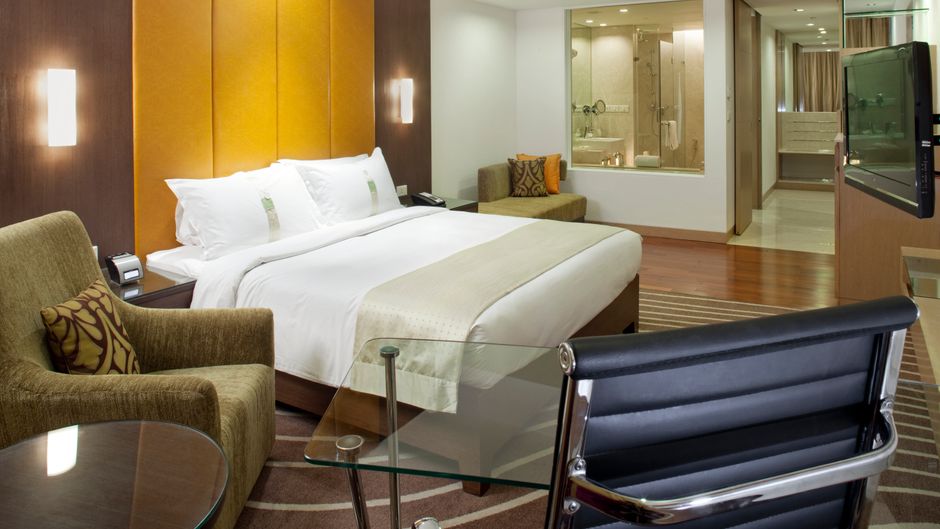 Holiday Inn Mumbai International Airport Room