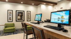 Holiday Inn Express & Suites Victoria