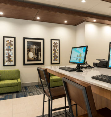 Holiday Inn Express & Suites Victoria