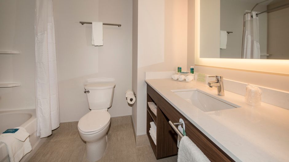 Holiday Inn Express & Suites Victoria Room