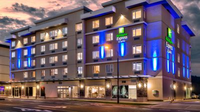 Holiday Inn Express & Suites Victoria