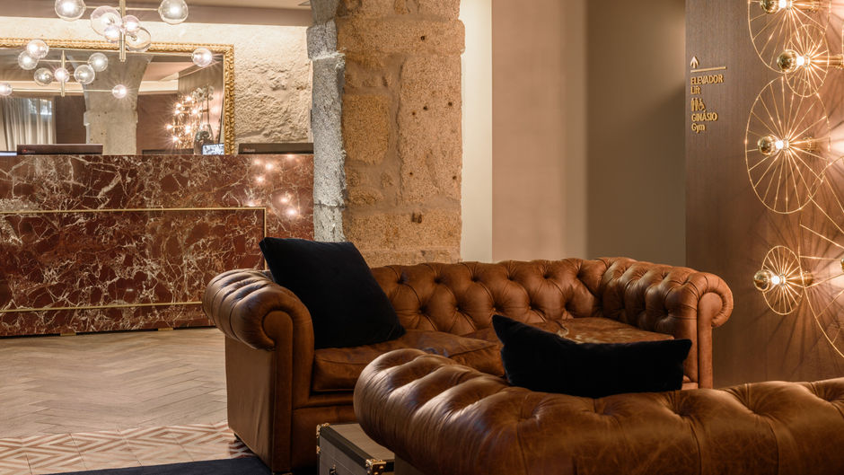 Exe Almada Porto Lobby