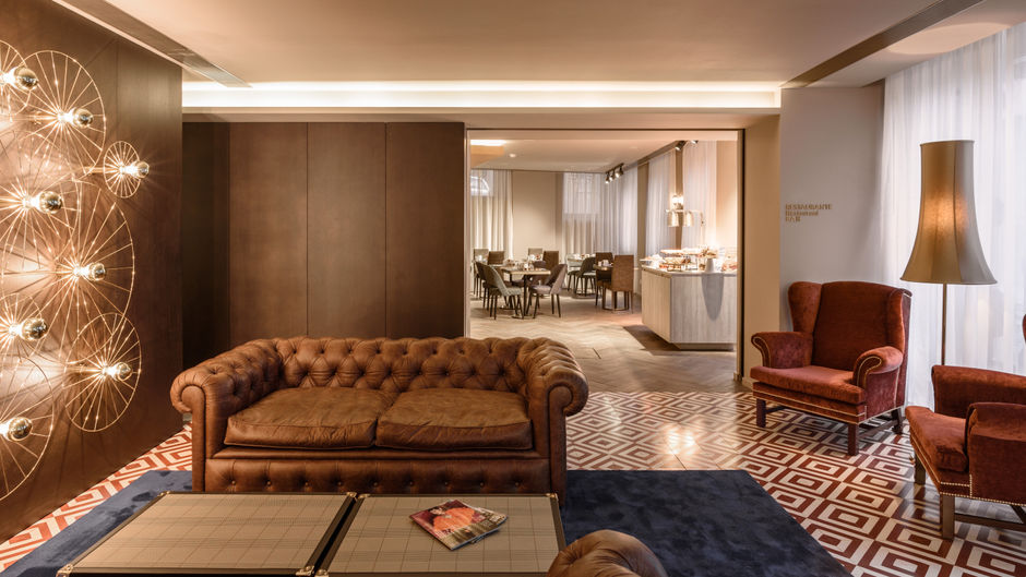 Exe Almada Porto Lobby
