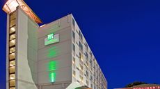 Holiday Inn Manhattan at the Campus
