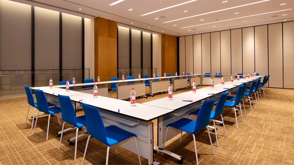 Holiday Inn Express Luanchuan Meeting