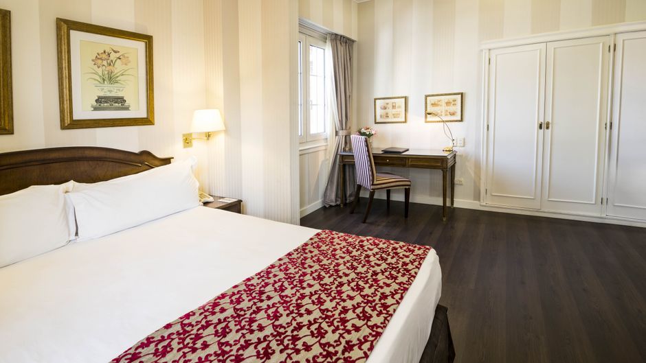 Claridge Hotel Room