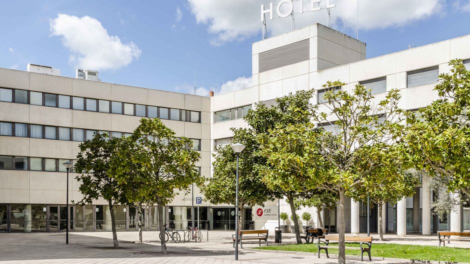 Hotel Campus Exterior