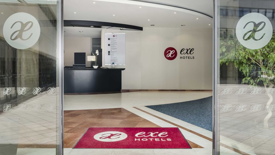 Hotel Campus Lobby