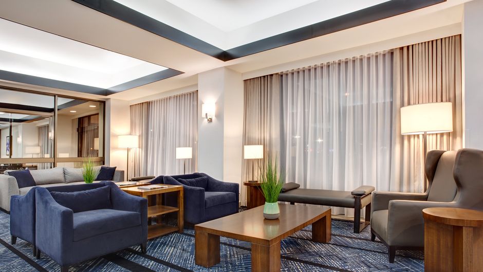 Holiday Inn Ottawa East Lobby
