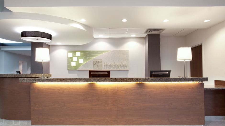 Holiday Inn Ottawa East Lobby