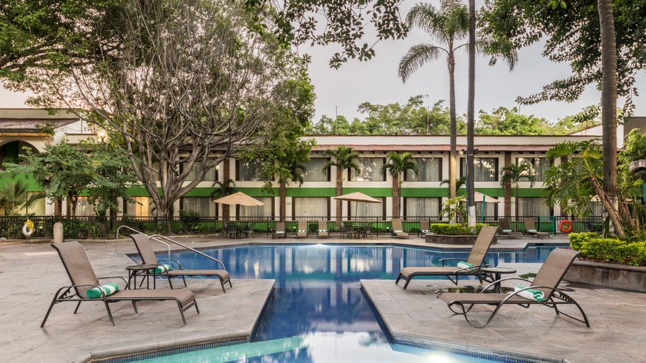 Holiday Inn Guadalajara Expo Pool