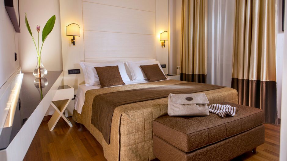 Oxford Hotel Room