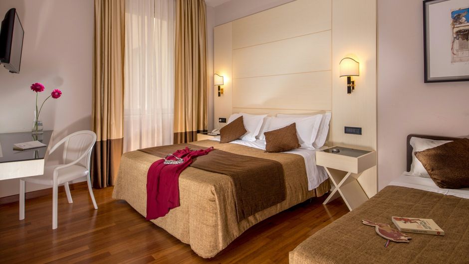Oxford Hotel Room