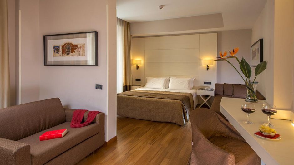 Oxford Hotel Room
