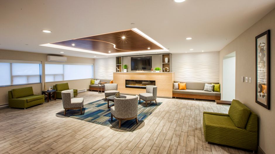 Holiday Inn Express Hotel & Suites Exterior