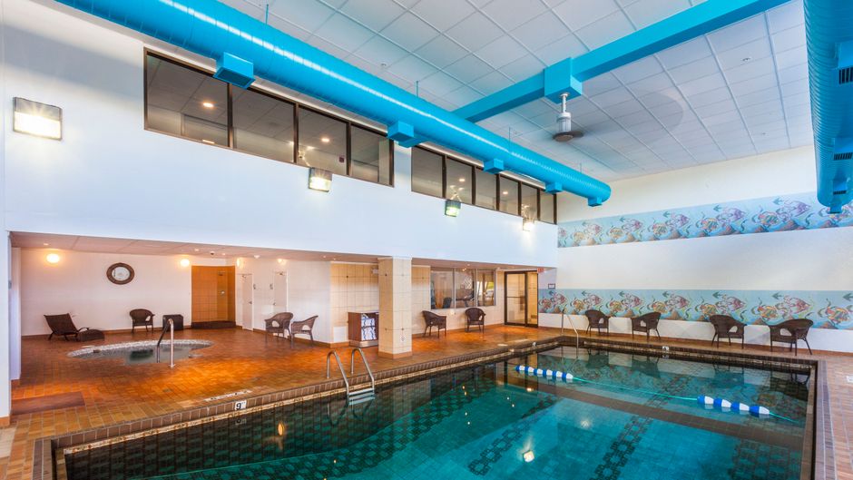 Holiday Inn Express Hotel & Suites Pool