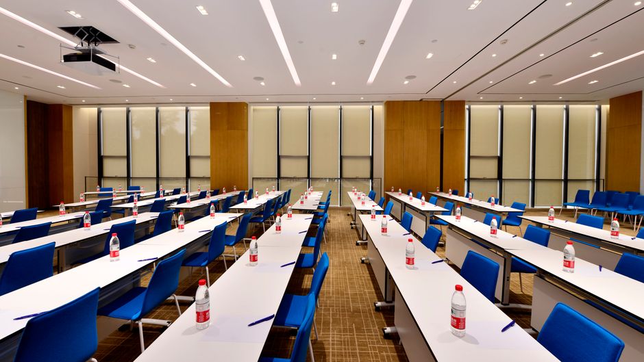 Holiday Inn Express Luanchuan Meeting