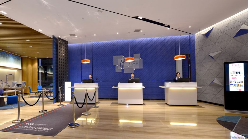 Holiday Inn Express Luanchuan Lobby