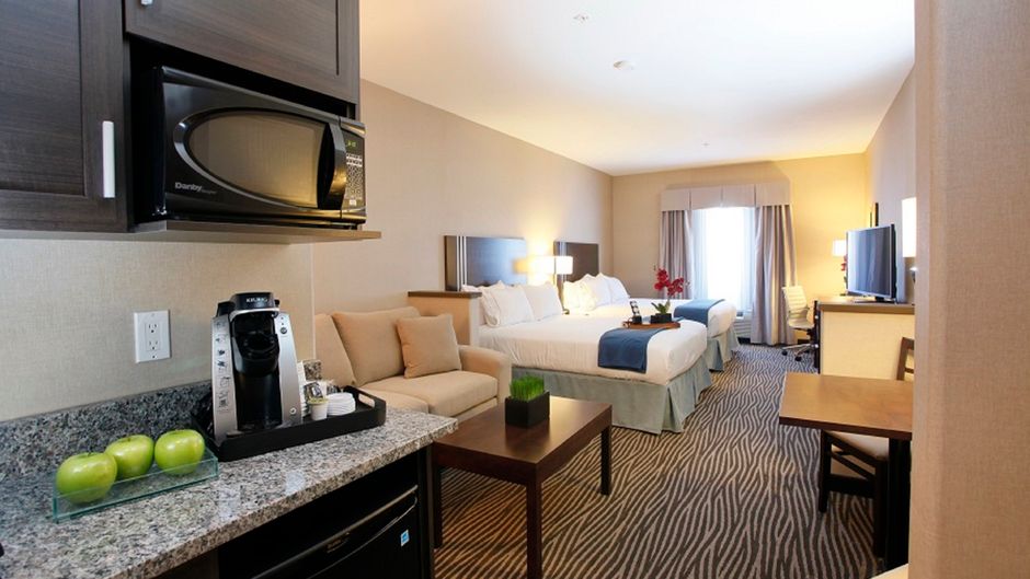 Holiday Inn Express Fort Saint John Room