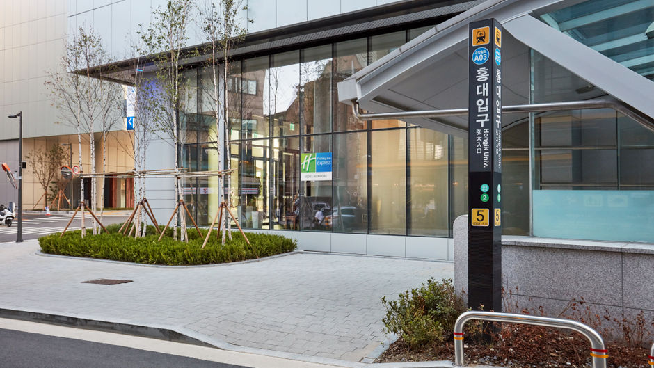 Holiday Inn Express Seoul Hongdae Exterior