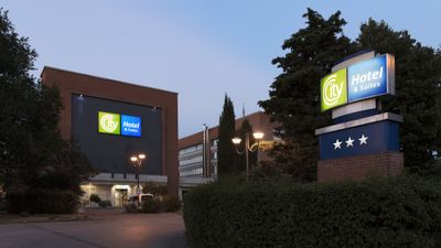 City Hotel & Suites