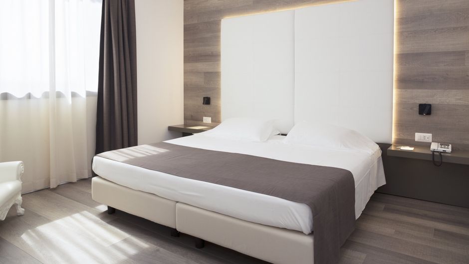 City Hotel & Suites Suite