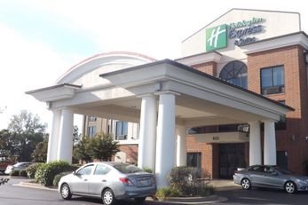 Holiday Inn Express Hotel & Suites