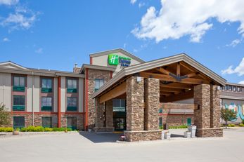 Holiday Inn Express Hotel & Suites