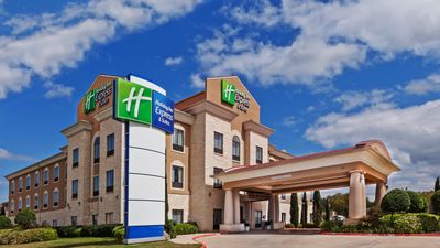 Holiday Inn Express Hotel & Suites