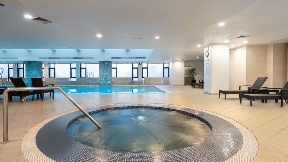 Holiday Inn Shanghai Vista Pool