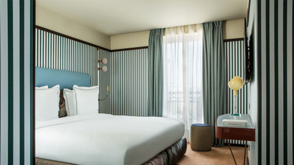 Hotel du Rond-Point des Champs Elysees Room