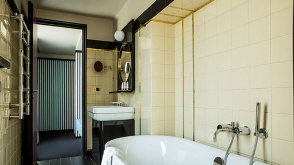 Hotel du Rond-Point des Champs Elysees Room