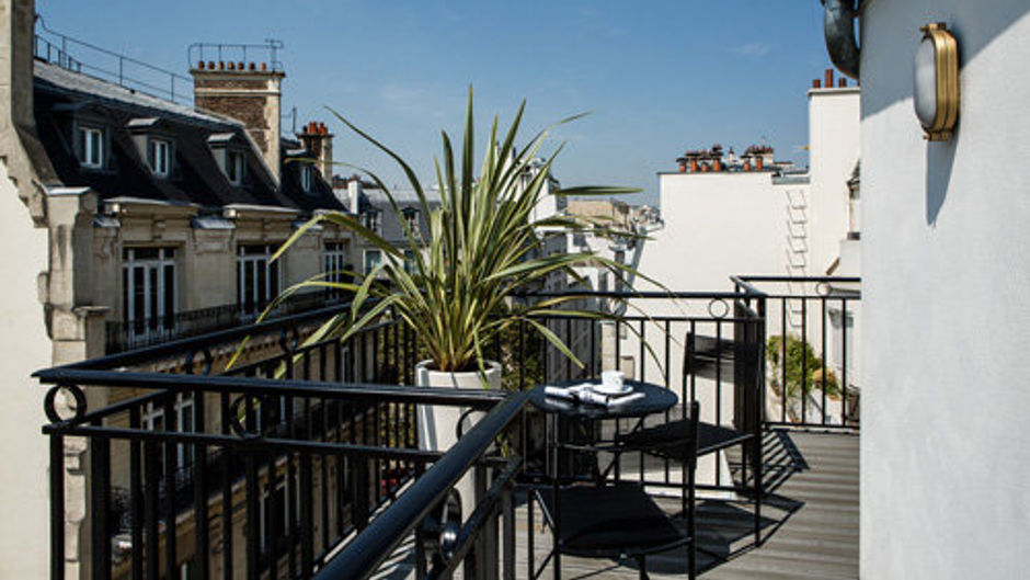 Hotel du Rond-Point des Champs Elysees Room
